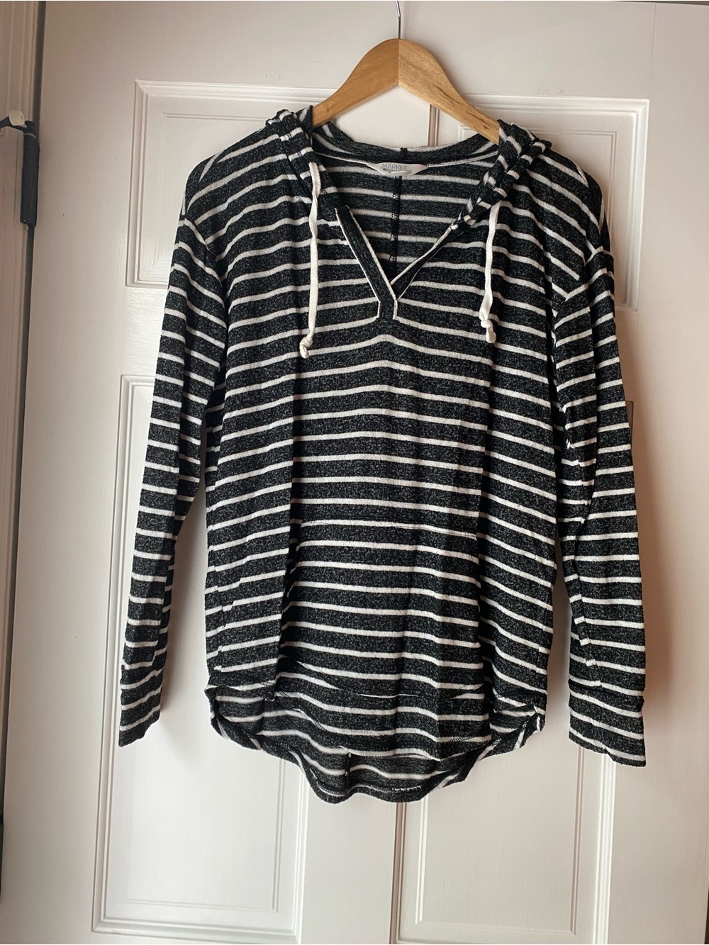 Market & Spruce Black and White Striped V-Neck Hoodie Sweater, women’s small